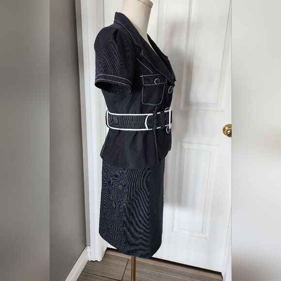 Suzy Shier Navy Pinstripe skirt suit - jacket is a 5/6 and Skirt is a size 0 - Picture 6 of 15